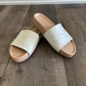 EUC Beek Pelican Leather Platform Slide Sandal in Eggshell/Beach